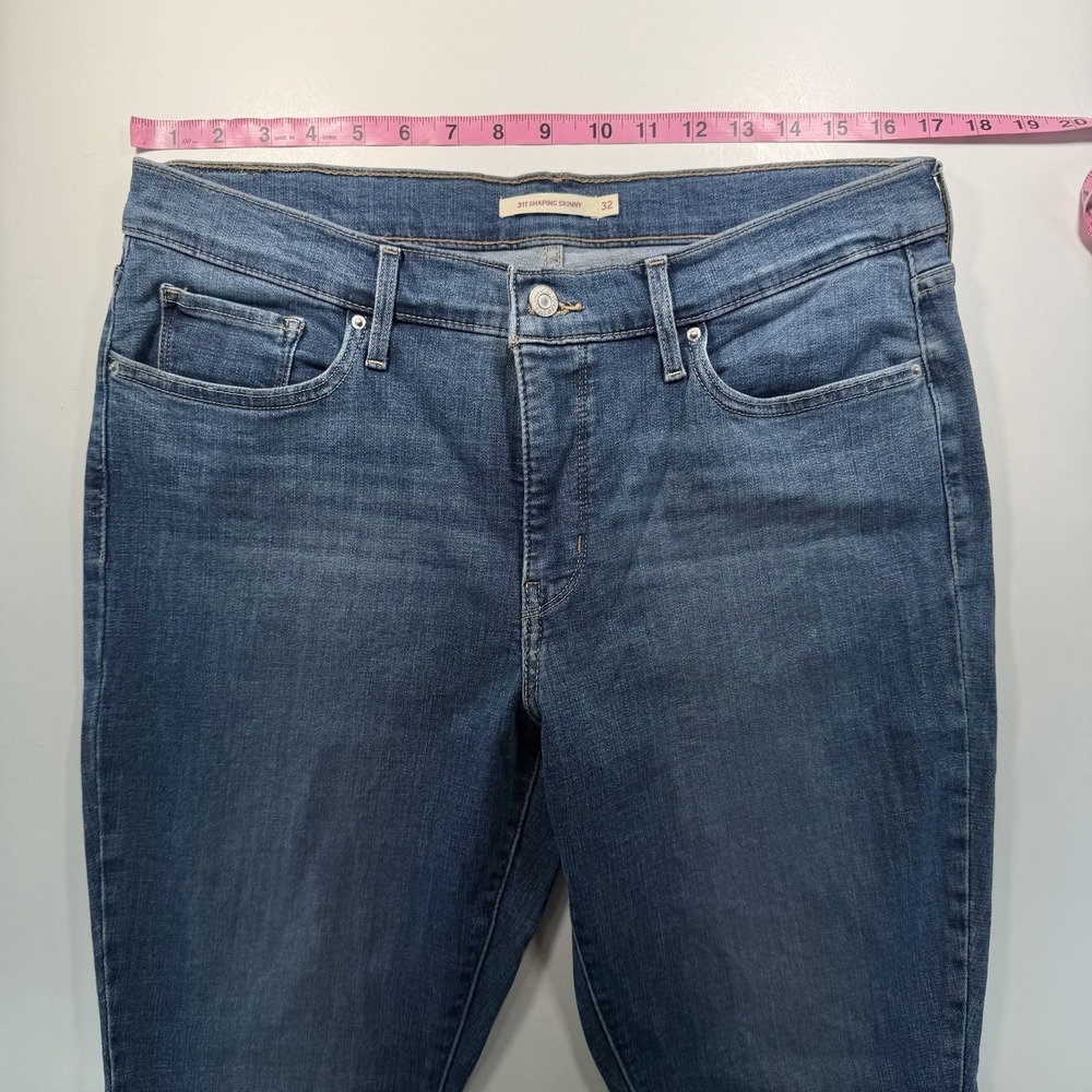 Levi's Women's Shaping Skinny Jean 32 Medium Wash Classic Denim - Picture 7 of 11